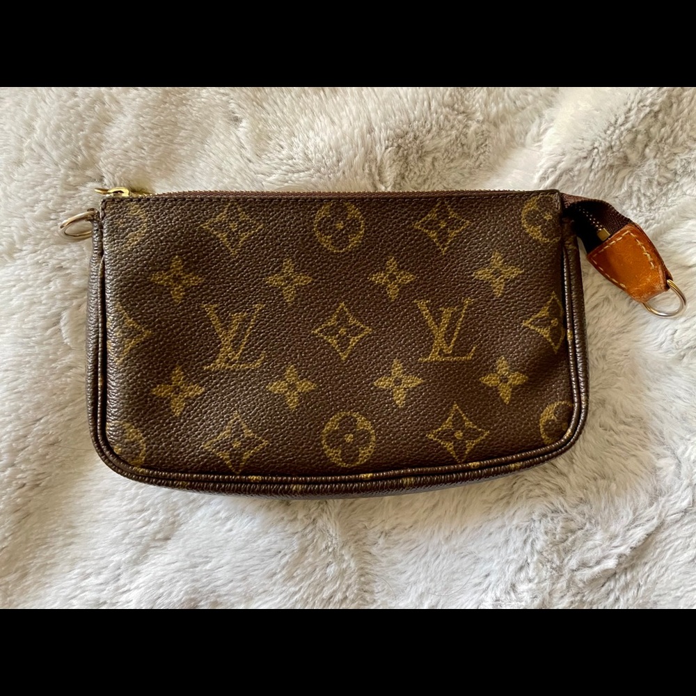 Louis Vuitton Monogram Pochette Accessory